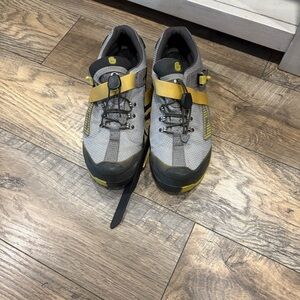 Men's Gray and Yellow Outdoor Active Shoes
